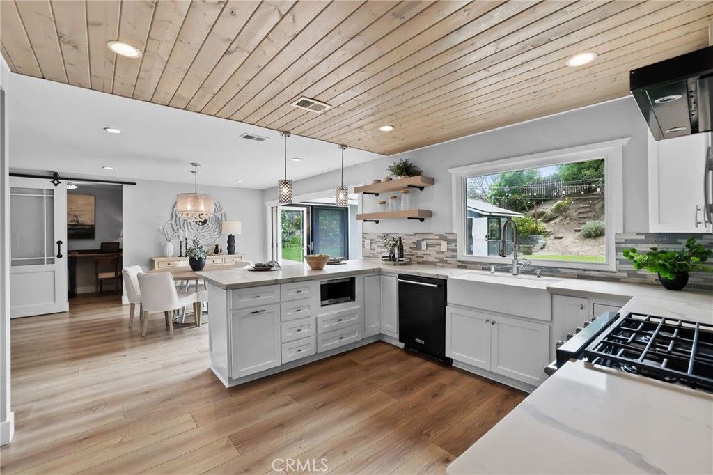 Image 8 of property listing at 1807 Valencia, Carlsbad, CA 92008