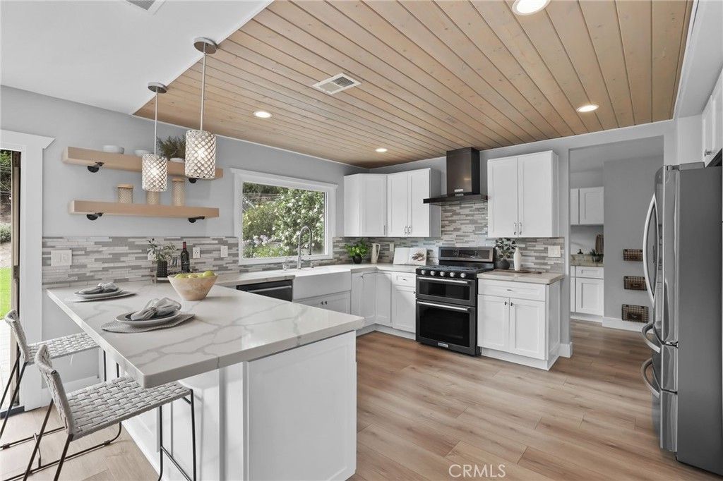 Image 9 of property listing at 1807 Valencia, Carlsbad, CA 92008
