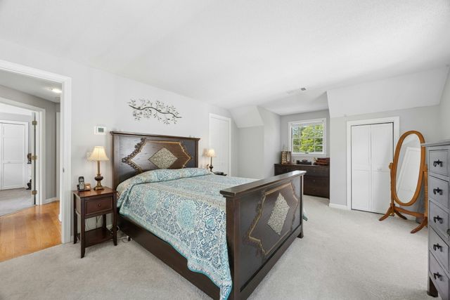 5 School St, Granby, MA 01033