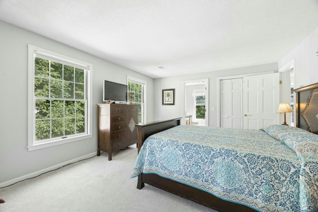 5 School St, Granby, MA 01033