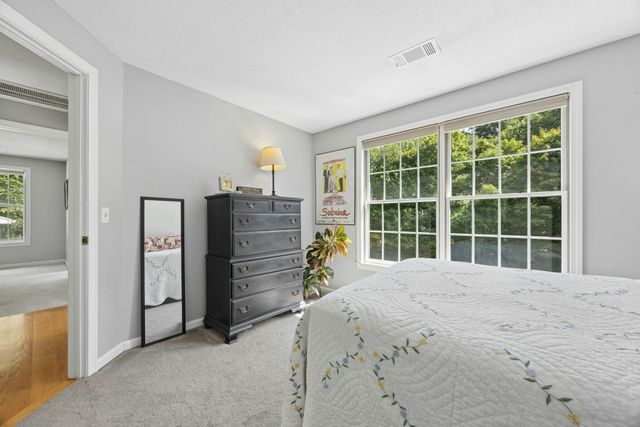 5 School St, Granby, MA 01033