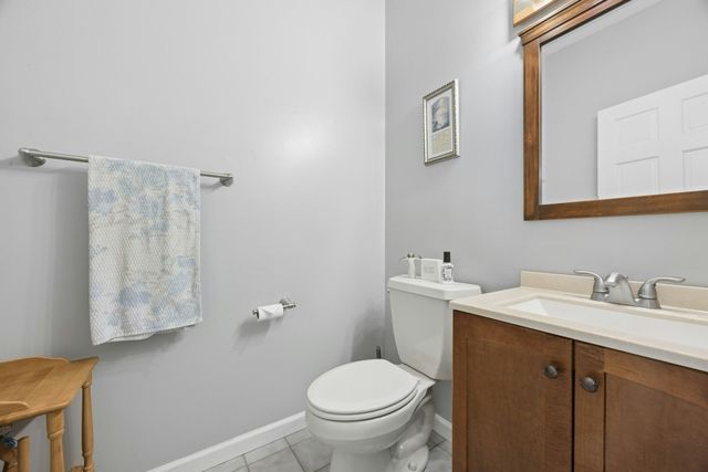 5 School St, Granby, MA 01033