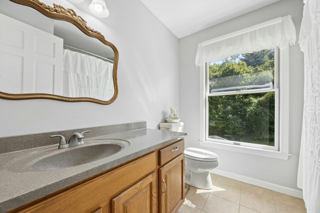 5 School St, Granby, MA 01033