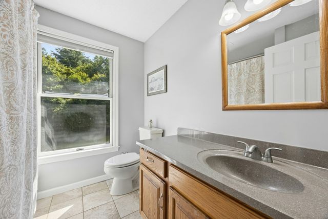 5 School St, Granby, MA 01033