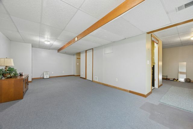 5 School St, Granby, MA 01033
