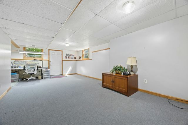 5 School St, Granby, MA 01033