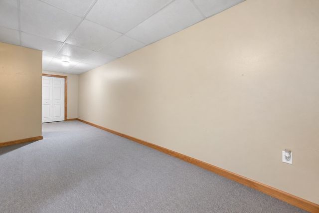 5 School St, Granby, MA 01033
