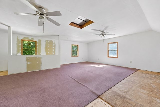 5 School St, Granby, MA 01033