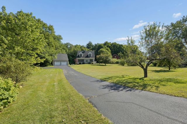 5 School St, Granby, MA 01033