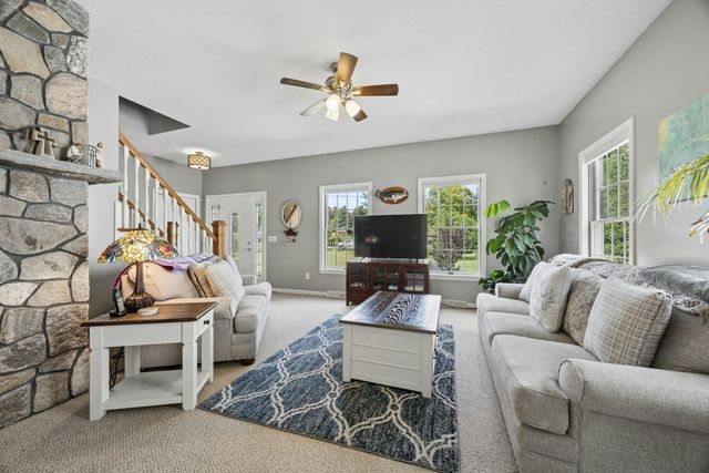 5 School St, Granby, MA 01033