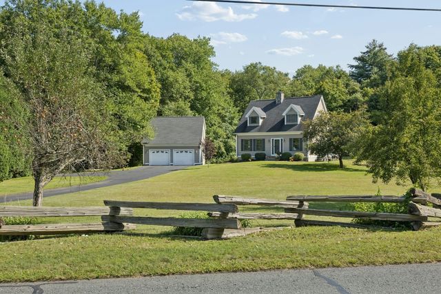 5 School St, Granby, MA 01033