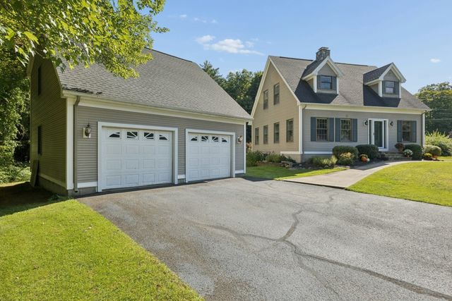 5 School St, Granby, MA 01033