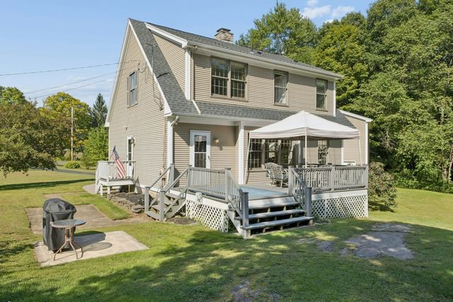 5 School St, Granby, MA 01033