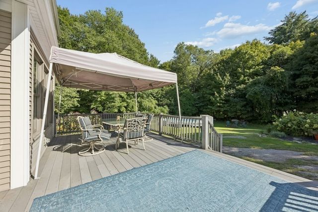 5 School St, Granby, MA 01033