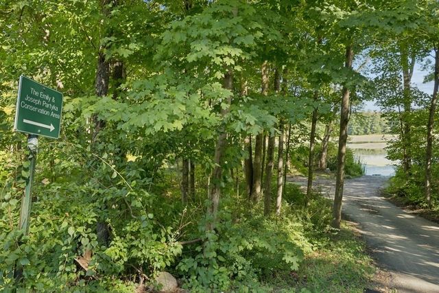 5 School St, Granby, MA 01033