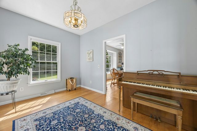 5 School St, Granby, MA 01033