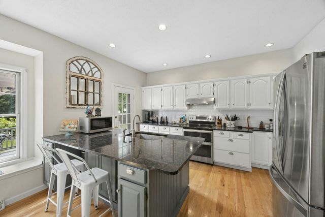 5 School St, Granby, MA 01033