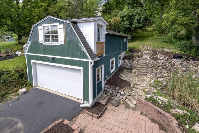 226 W Capitol DRIVE, Hartland, WI 53029