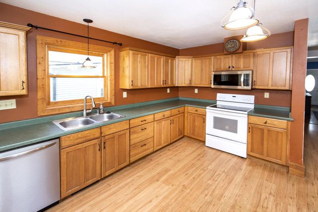 226 W Capitol DRIVE, Hartland, WI 53029