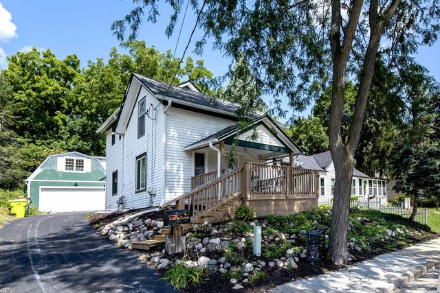 226 W Capitol DRIVE, Hartland, WI 53029