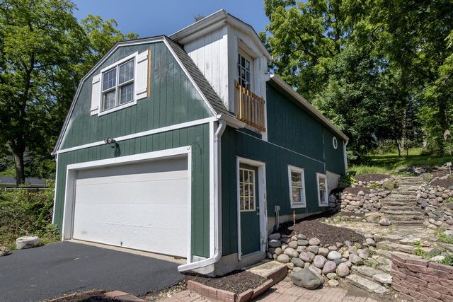 226 W Capitol DRIVE, Hartland, WI 53029