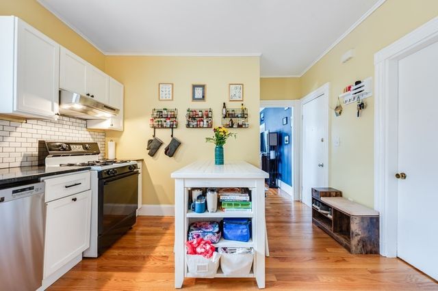 6 Pinedale Rd 1, Boston, MA 02131