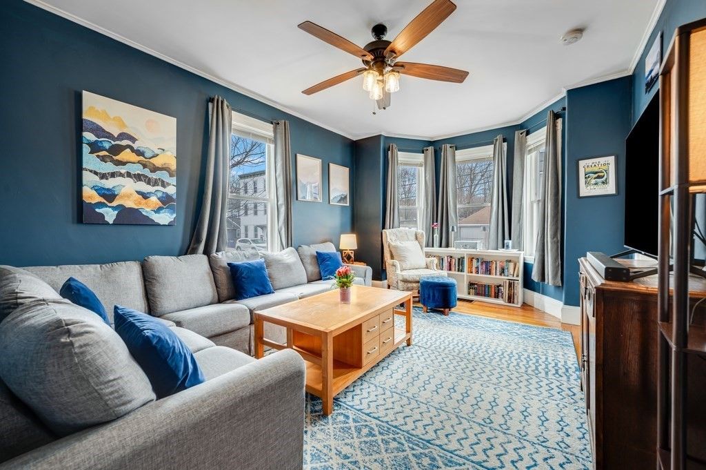 6 Pinedale Rd 1, Boston, MA 02131