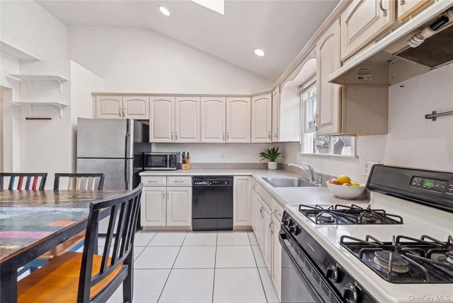372 Madison Street, Franklin Square, NY 11010