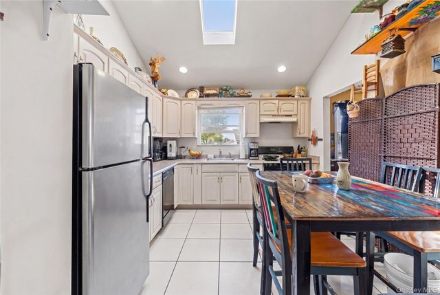 372 Madison Street, Franklin Square, NY 11010