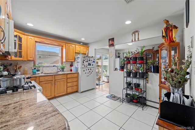 372 Madison Street, Franklin Square, NY 11010