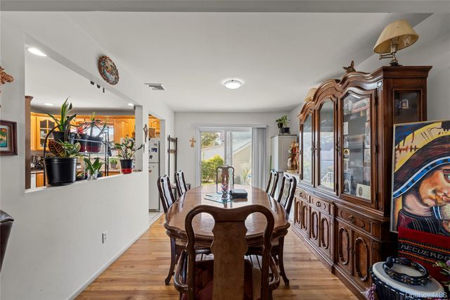 372 Madison Street, Franklin Square, NY 11010