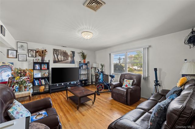 372 Madison Street, Franklin Square, NY 11010