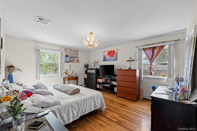 372 Madison Street, Franklin Square, NY 11010