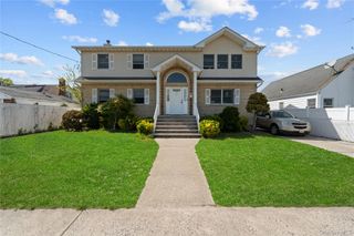 372 Madison Street, Franklin Square, NY 11010