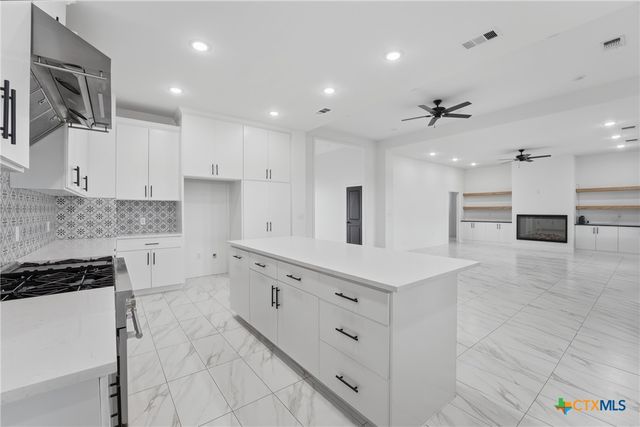 1 Post Oak Street, Gonzales, TX 78629
