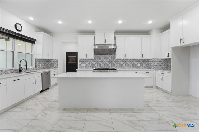 1 Post Oak Street, Gonzales, TX 78629