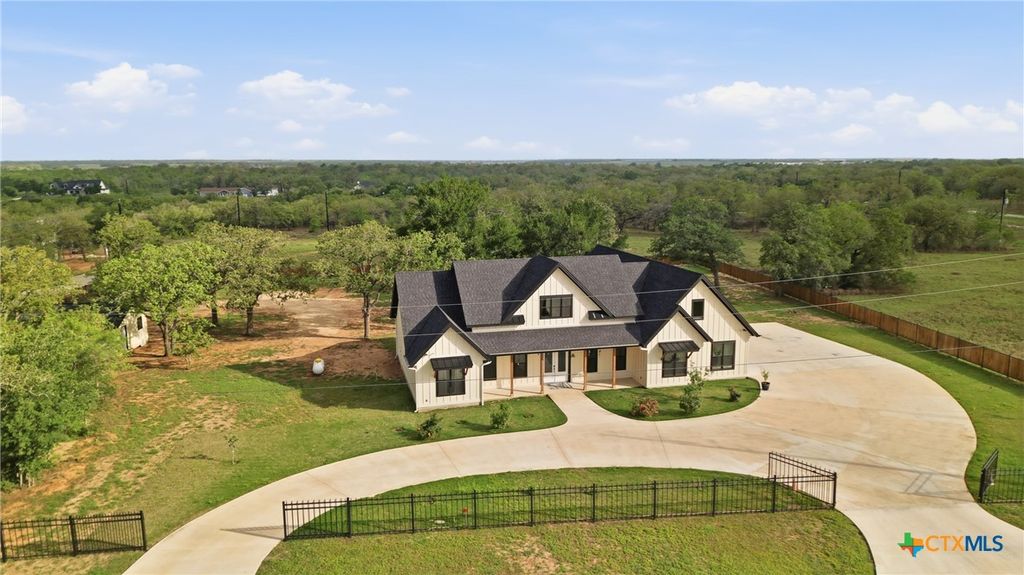 1 Post Oak Street, Gonzales, TX 78629