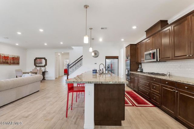 137 White Bark Lane, Simi Valley, CA 93065