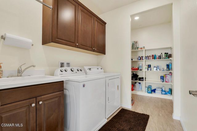 137 White Bark Lane, Simi Valley, CA 93065