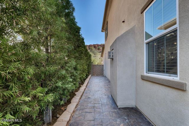 137 White Bark Lane, Simi Valley, CA 93065