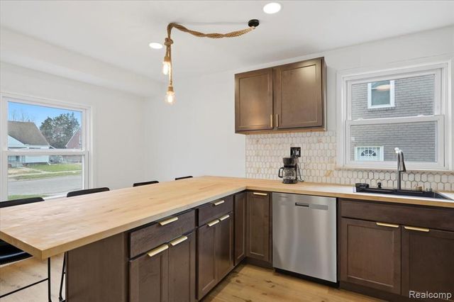 6106 Oldtown Street, Detroit, MI 48224