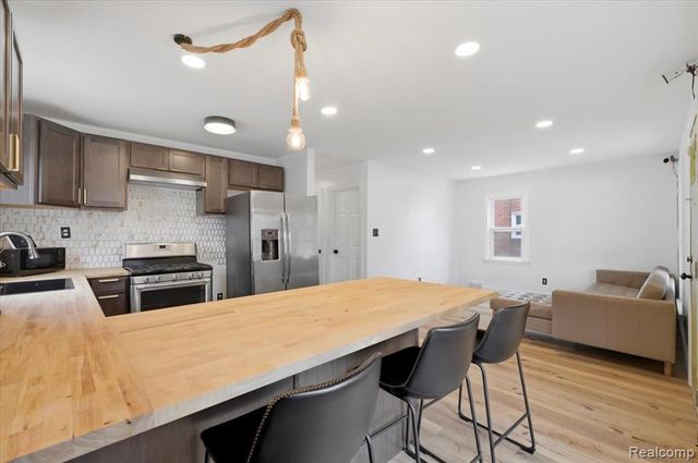 6106 Oldtown Street, Detroit, MI 48224