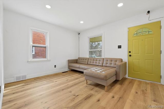 6106 Oldtown Street, Detroit, MI 48224