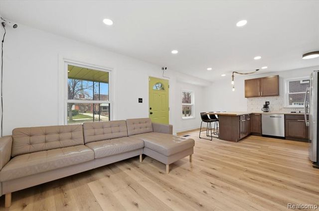 6106 Oldtown Street, Detroit, MI 48224