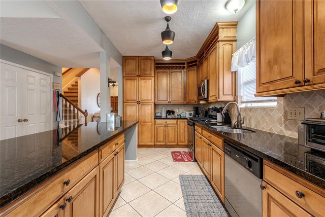 16414 Maple Downs Lane, Sugar Land, TX 77498