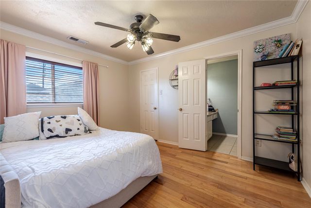 16414 Maple Downs Lane, Sugar Land, TX 77498