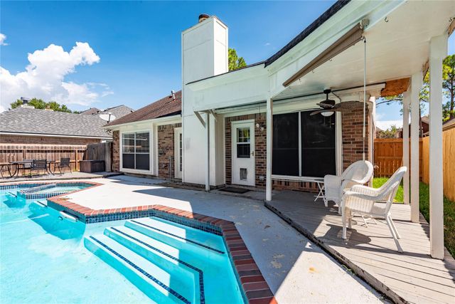 16414 Maple Downs Lane, Sugar Land, TX 77498