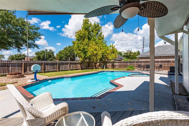 16414 Maple Downs Lane, Sugar Land, TX 77498