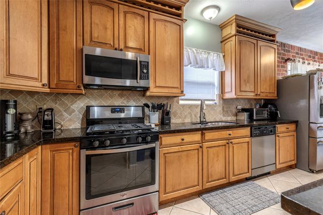 16414 Maple Downs Lane, Sugar Land, TX 77498