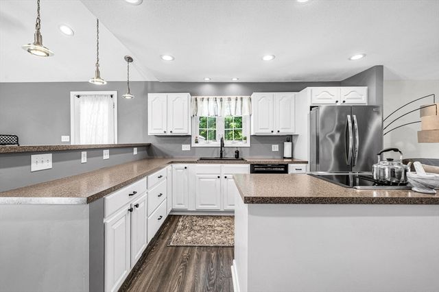 46 Rochford Cir, Springfield, MA 01128